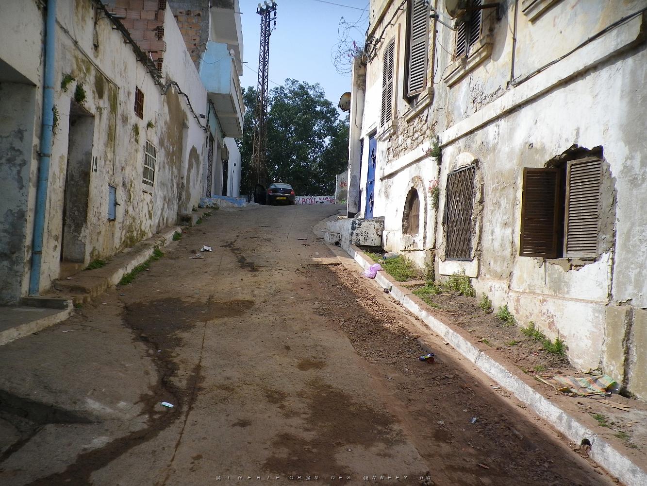 1995 rue Du Vieux Chateau en direction de la porte d'espagne .JPG